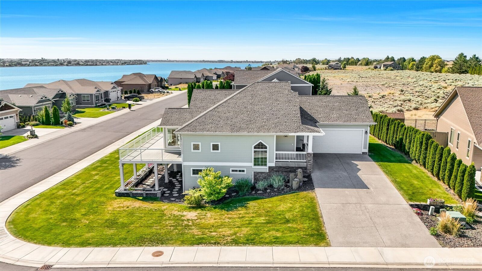 Property Photo: 6401 Farrer Way NE WA 98837