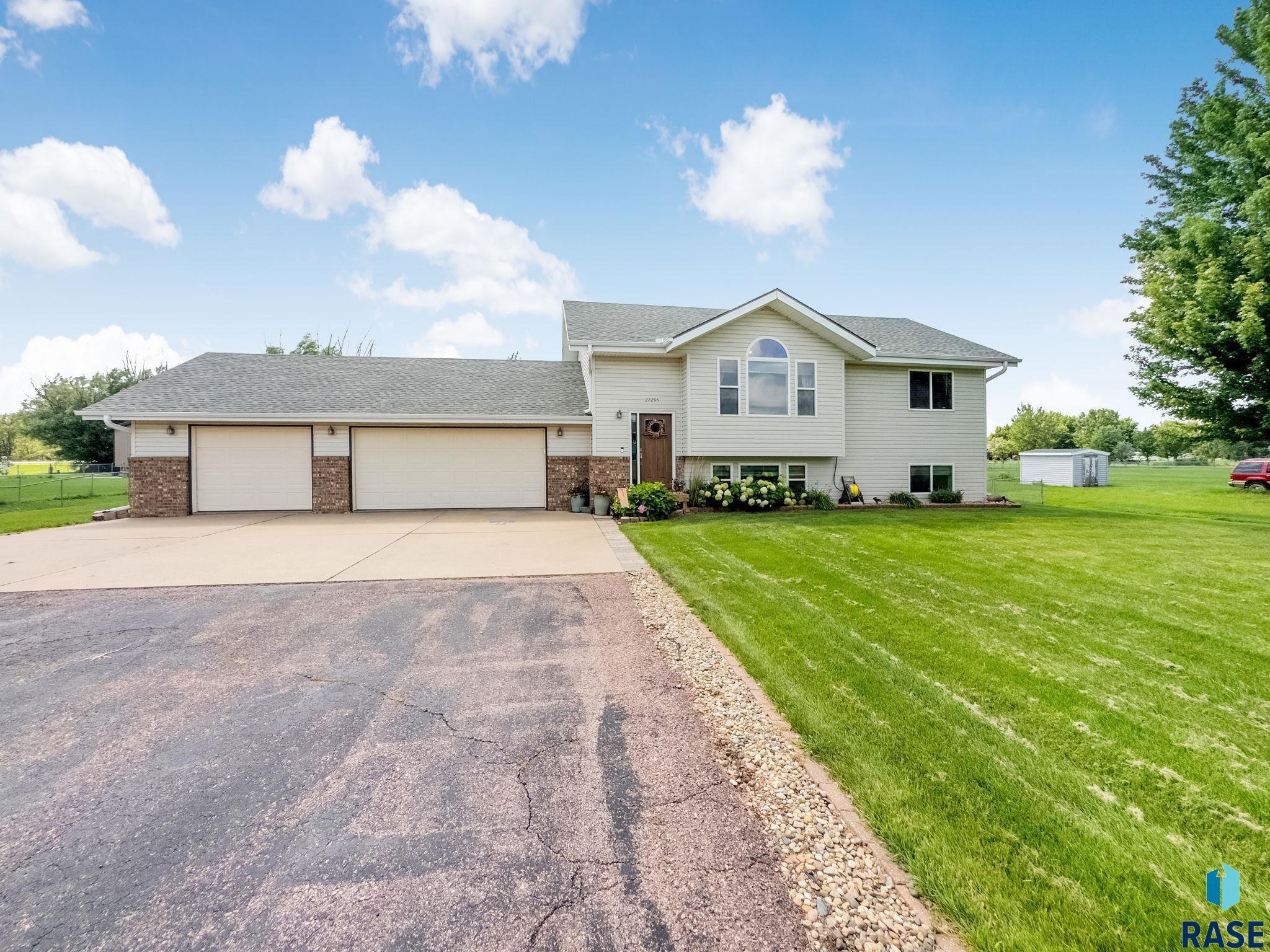Property Photo: 27295 Sequoia Ave SD 57064