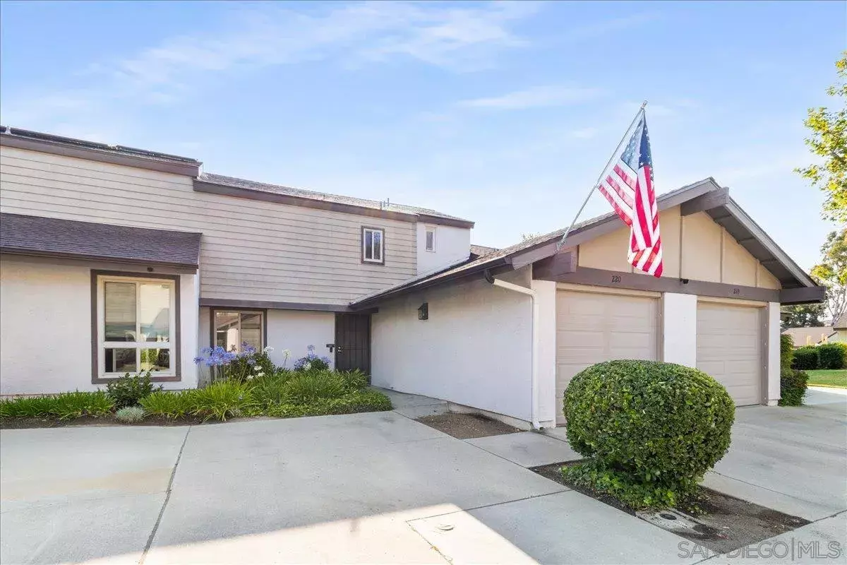 Property Photo: 220 Eveningside Gln CA 92026