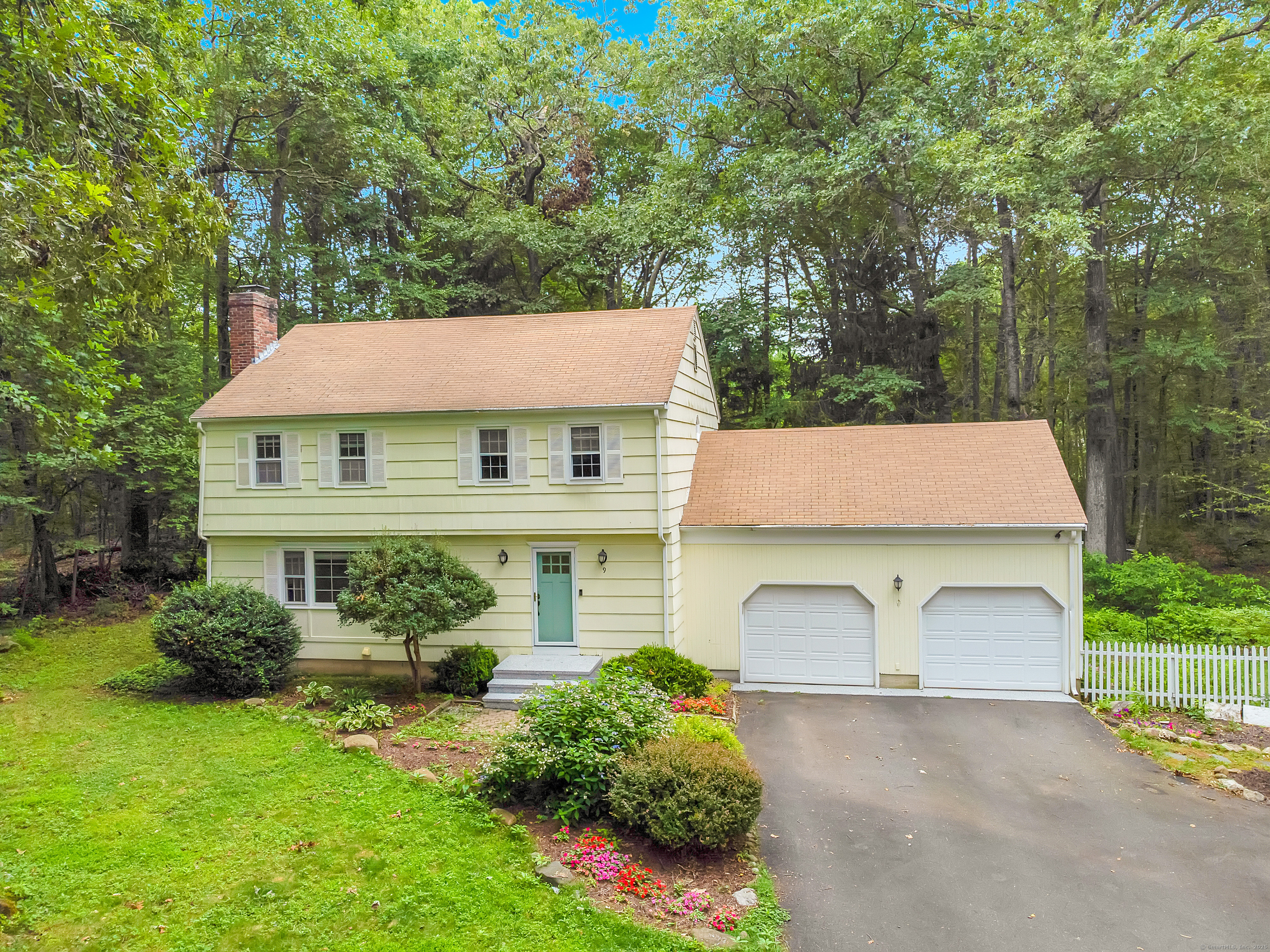 Property Photo:  9 Monroe Lane  CT 06443 