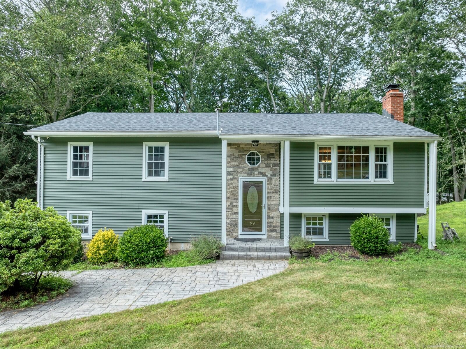 Property Photo: 99 Pine Knob Terrace CT 06461