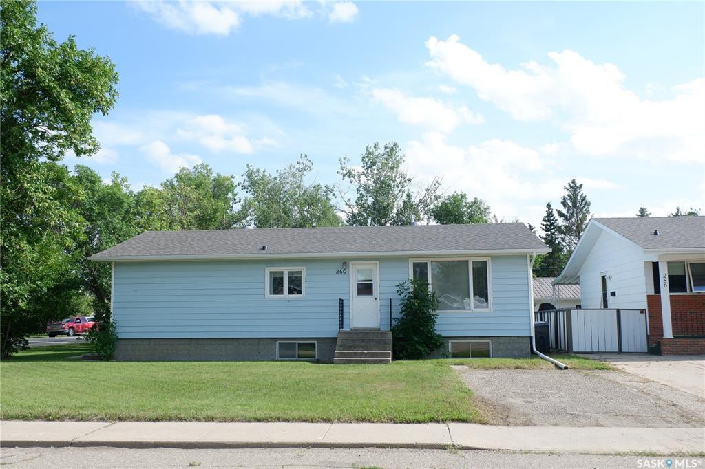 Property Photo:  260 6th Avenue E  SK S0H 1X0 