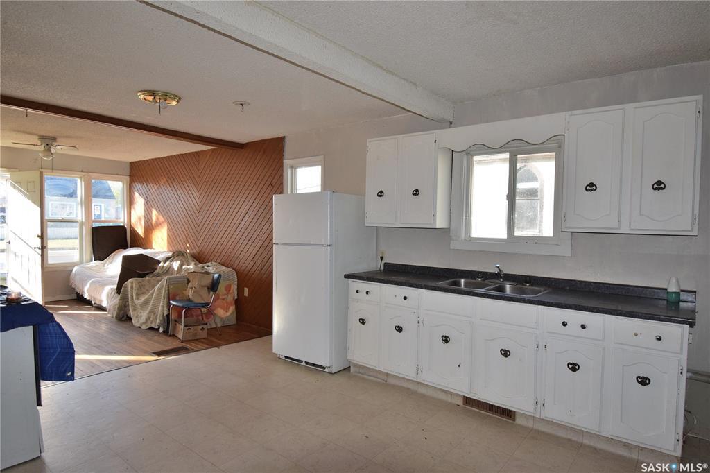 Property Photo:  1838 15th Street W  SK S6V 3T7 