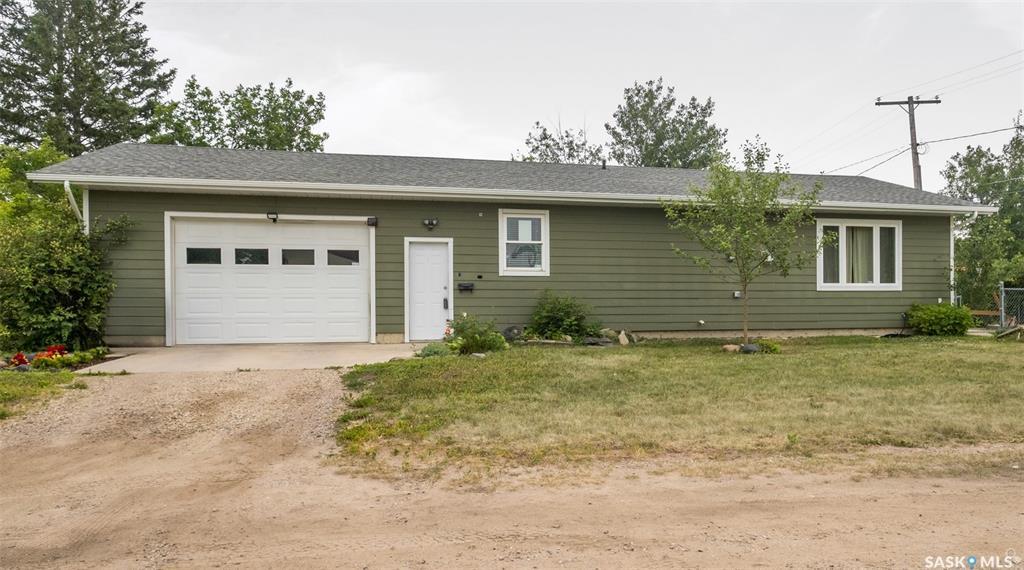 Property Photo:  1255 18th Street W  SK S6V 4B6 
