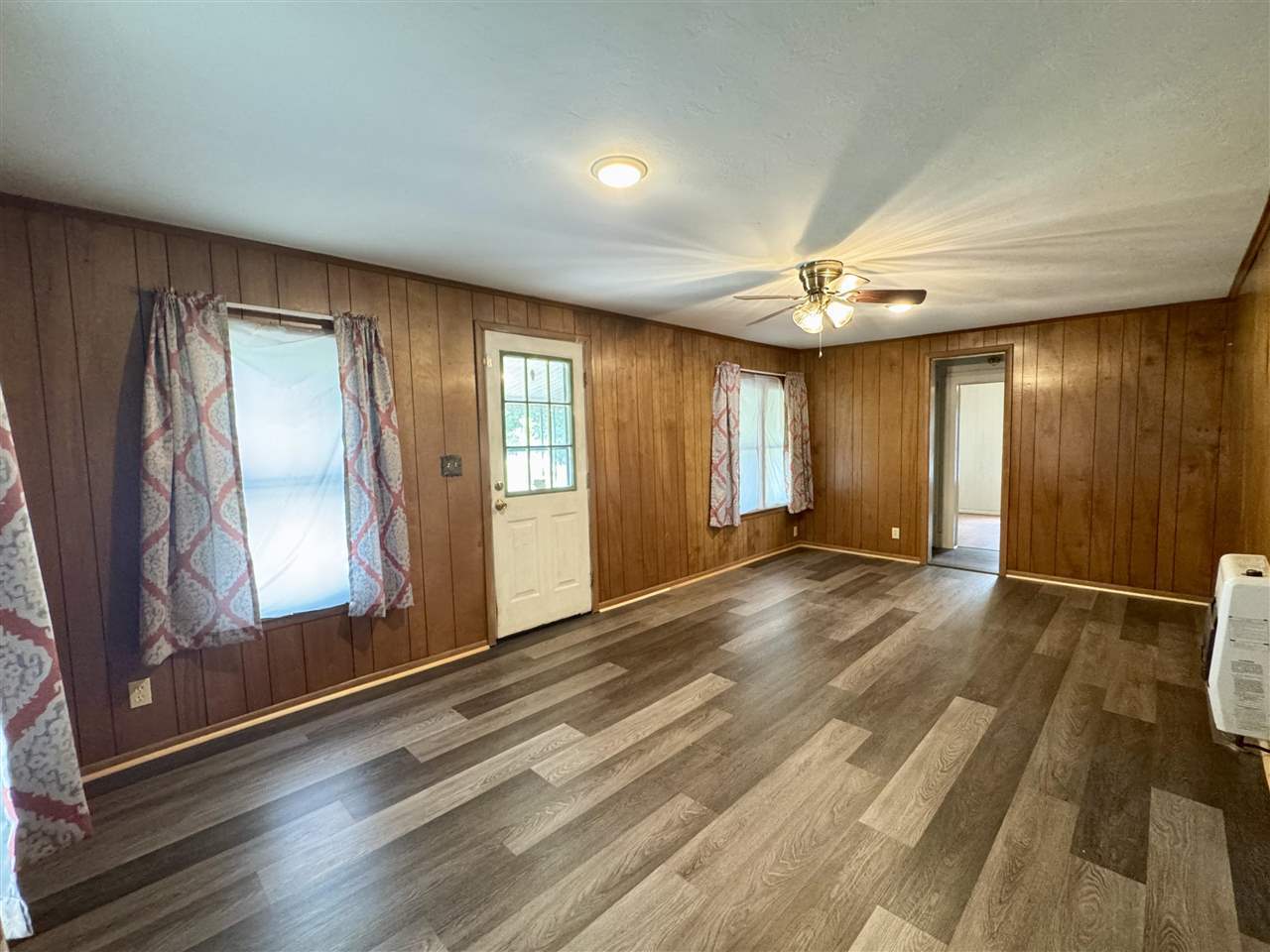 Property Photo: 214 E 9th Place OK 74023