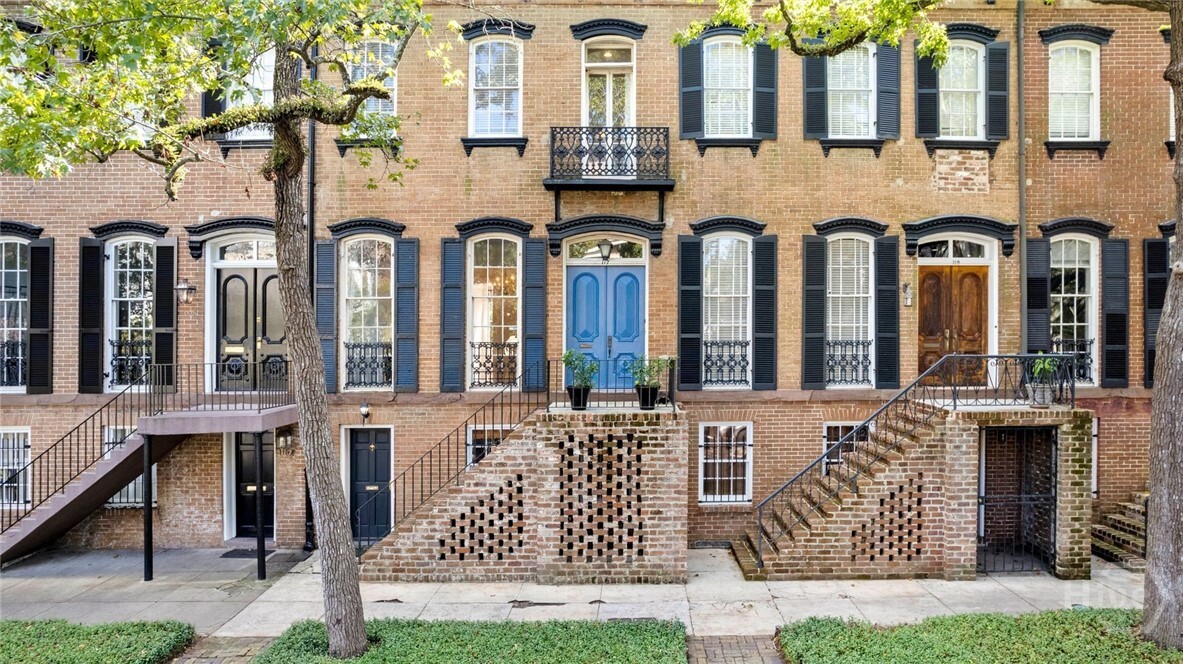 Property Photo:  117 W Gaston Street  GA 31401 