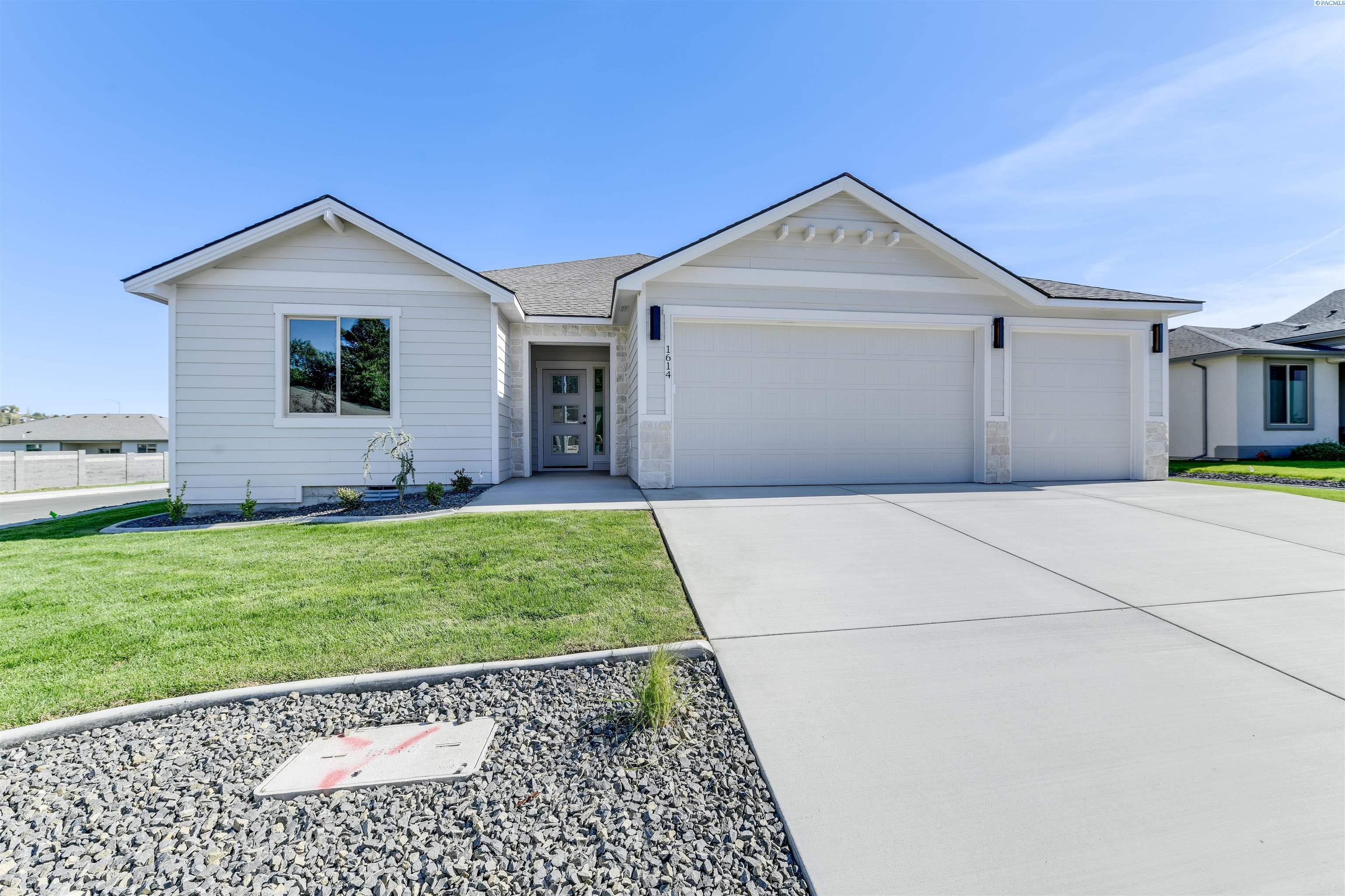 Property Photo: 1614 Livorno Ave WA 99352