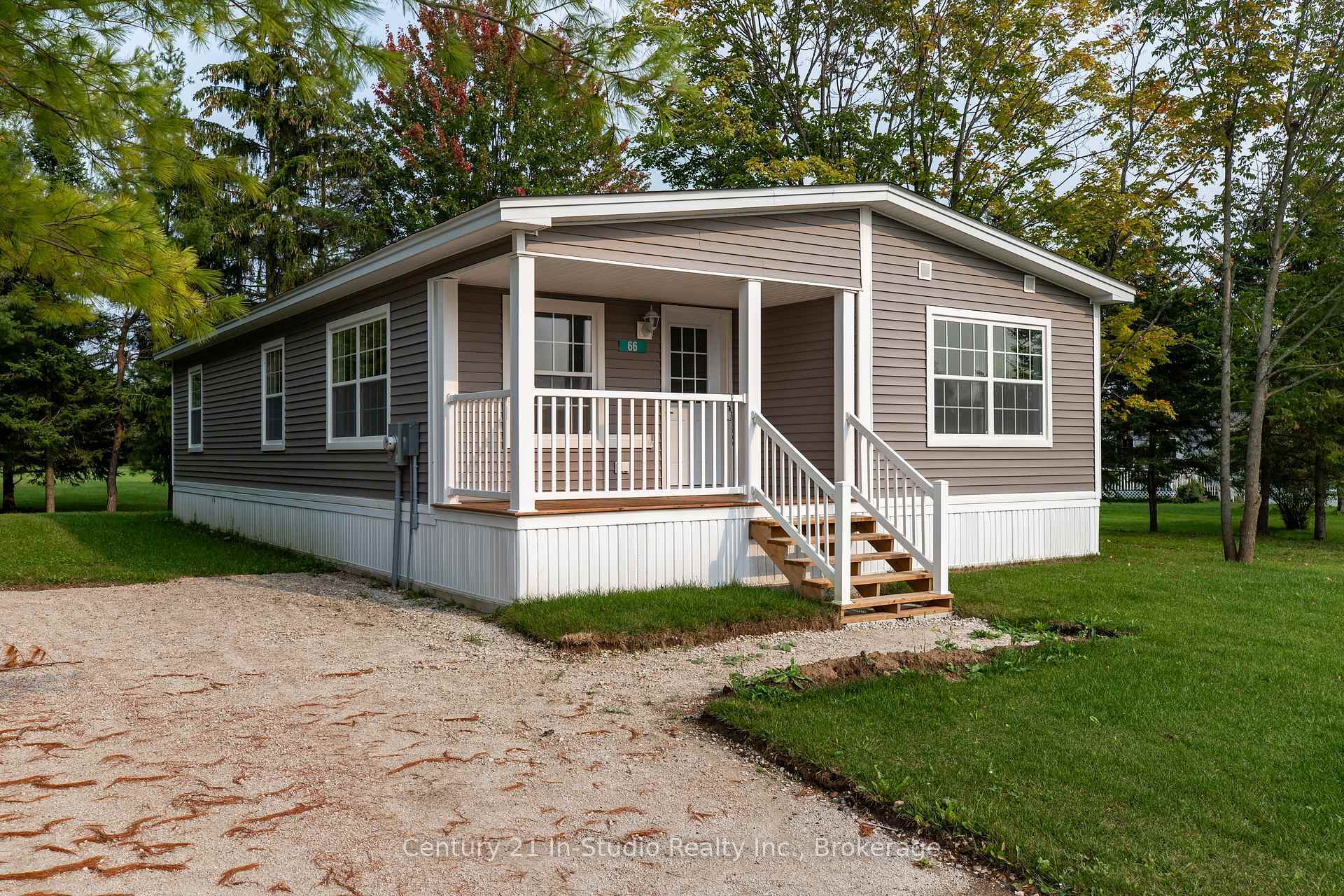 Property Photo:  66 Sussex Square  ON N4K 5N5 