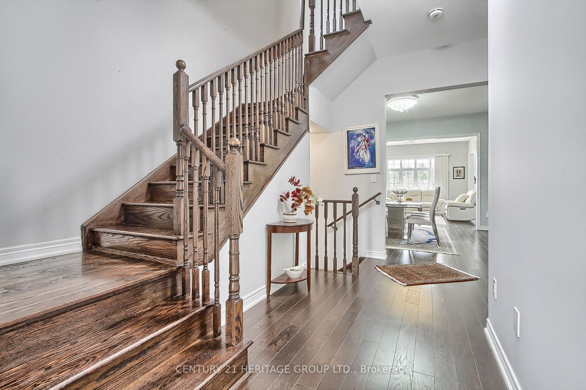 Photo de la propriété: 71 Woodhaven Avenue ON L4G 3Y2