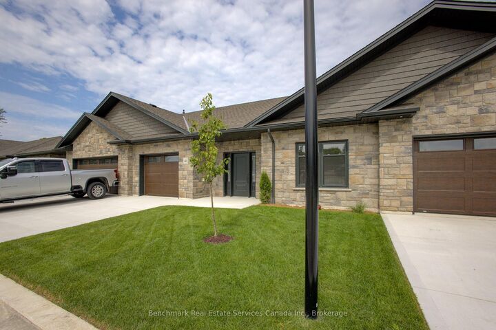 Property Photo:  1182 Queen Street 32  ON N2Z 1G4 