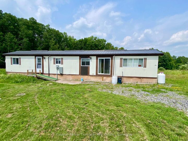 Property Photo: 28 Hilltop Road S ON P0H 1A0