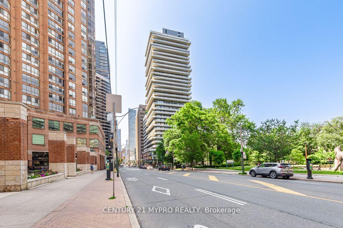 Property Photo: 57 St Joseph Street 812 ON M5S 0C5