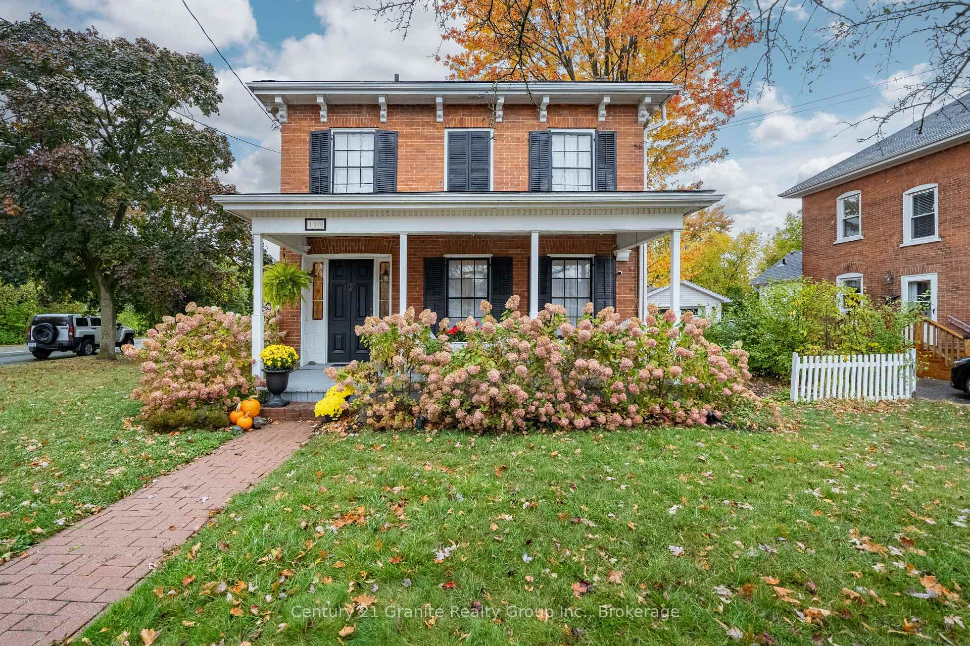 Property Photo:  110 Bridge Street W  ON K8P 1J6 
