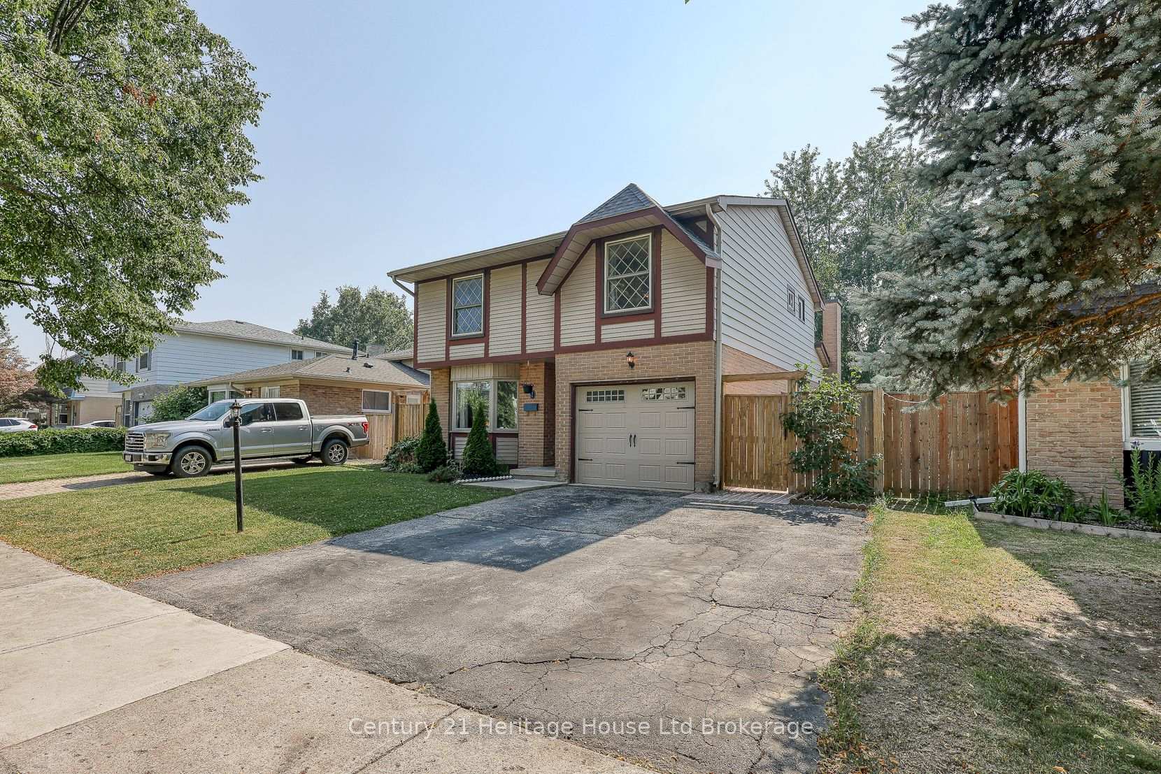 Property Photo: 9 Edmunds Crescent ON N5Z 4J1