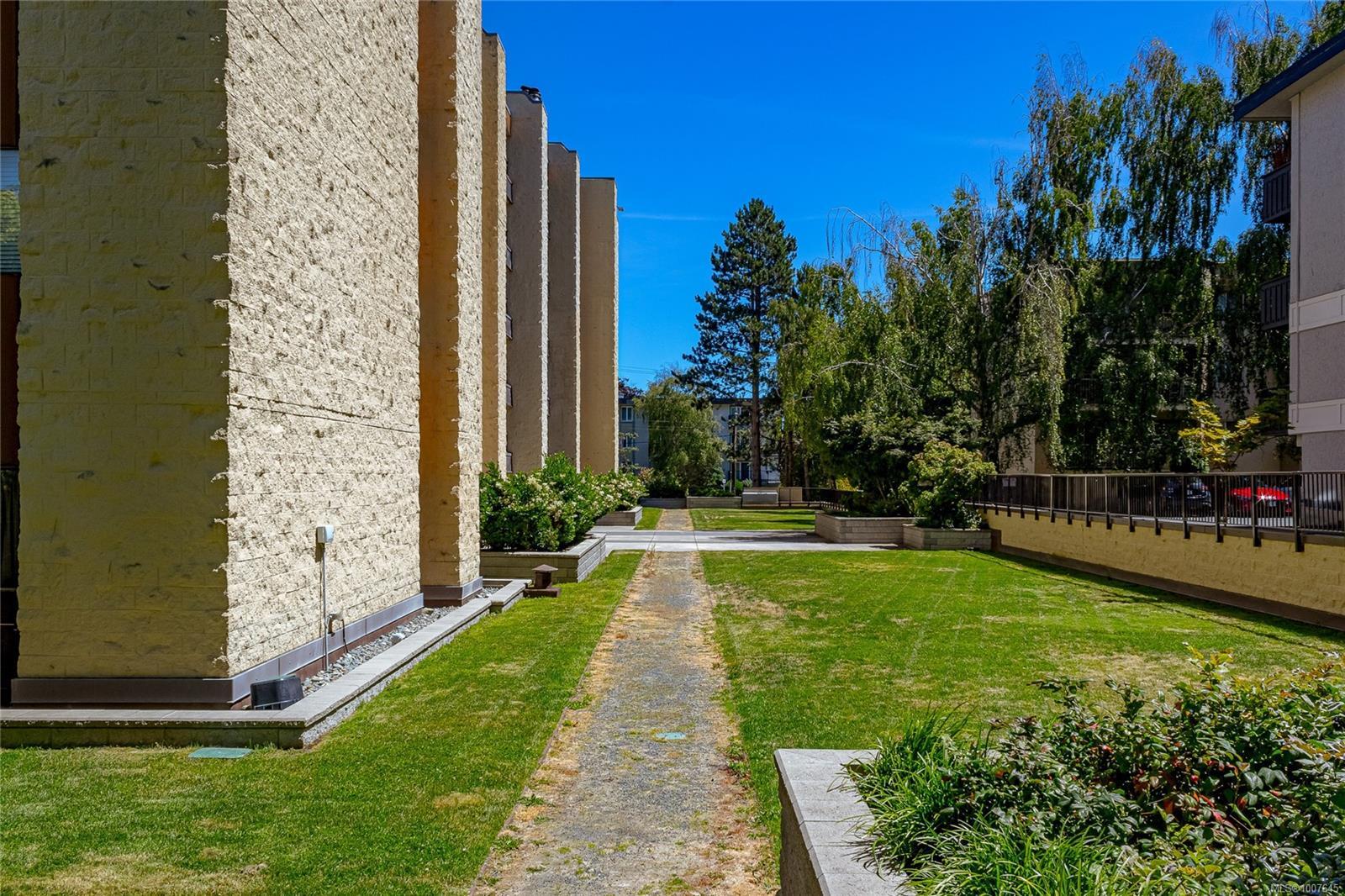 Photo de la propriété: 1745 Leighton Rd 307 BC V8R 6R6