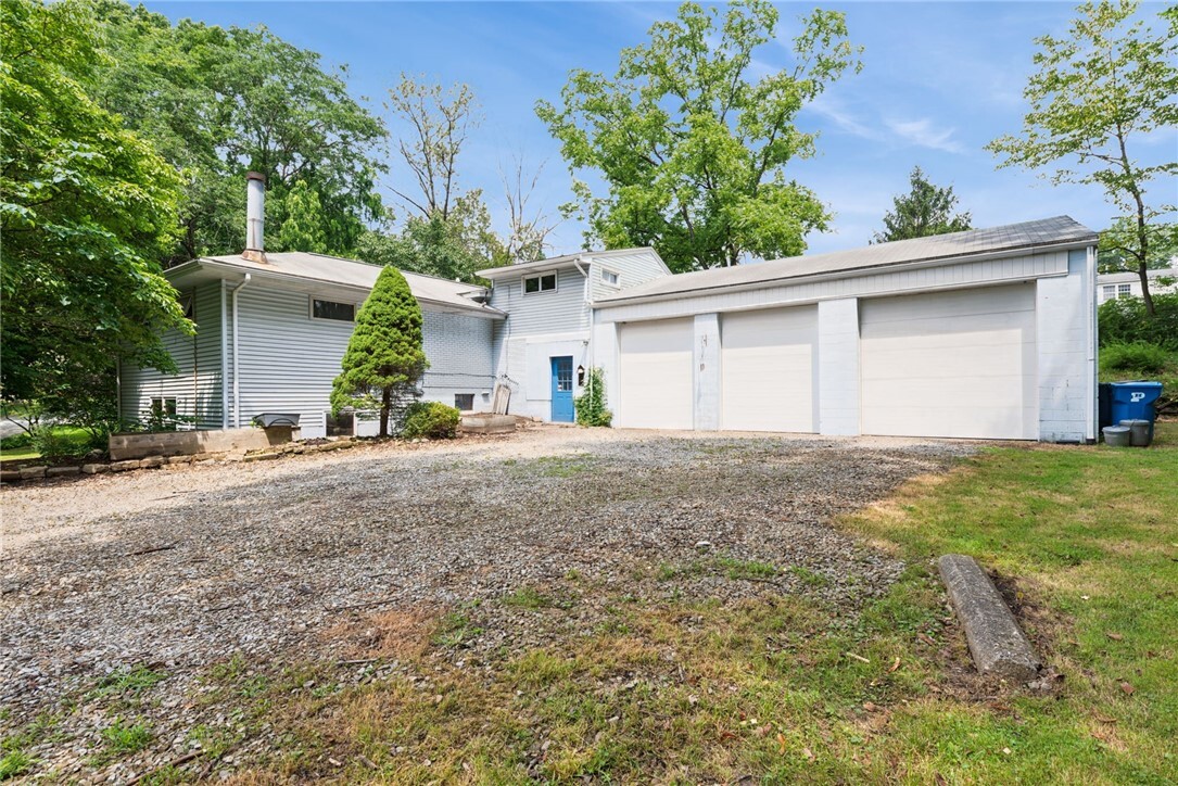 Property Photo:  1200 Evergreen Drive  PA 15235 
