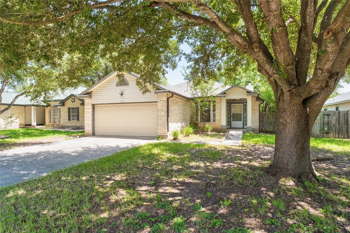 Property Photo: 220 Bailey Loop TX 78640