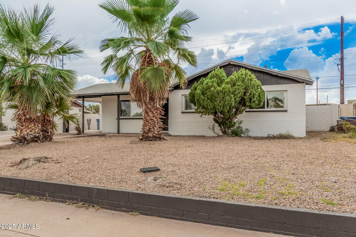 Property Photo:  2408 N Papago Drive  AZ 85288 