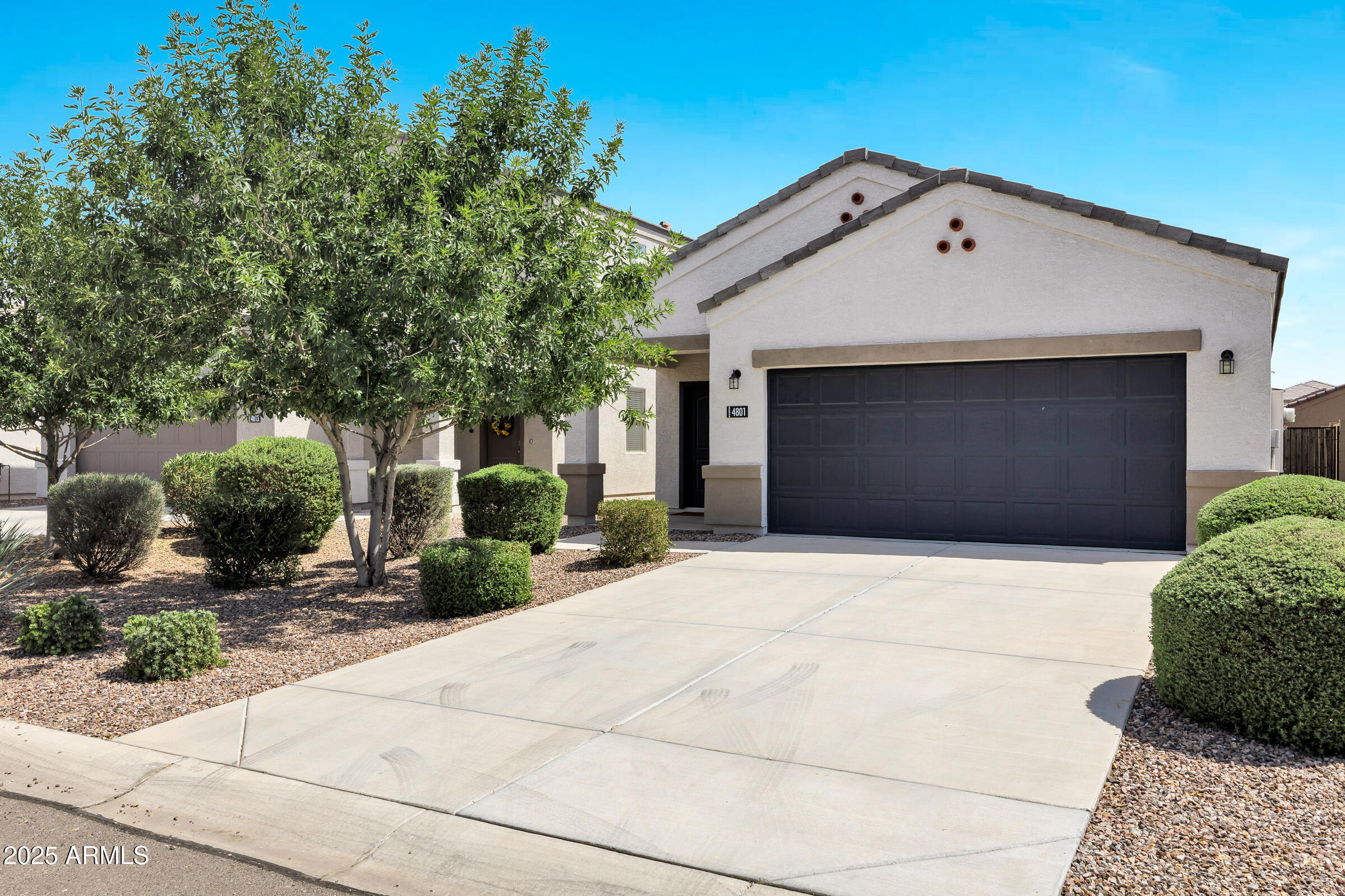 Property Photo: 4801 E Living Stone Way AZ 85143