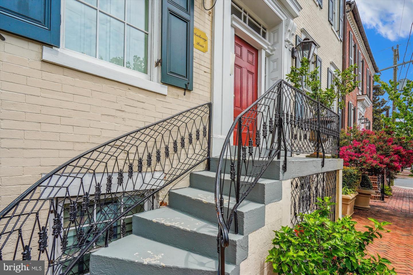 Property Photo: 603 Queen Street 6 VA 22314