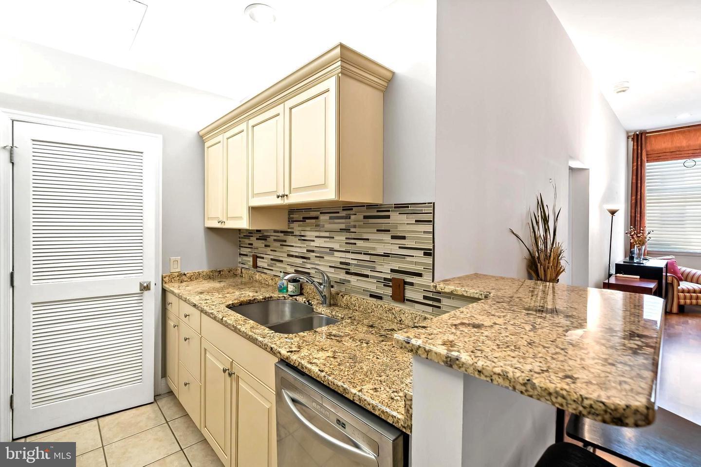 Property Photo:  1600 Arch Street 18 1610  PA 19103 