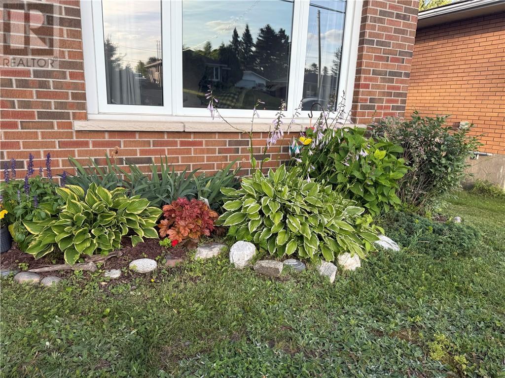 Photo de la propriété:  1372 Lansing Avenue  ON P3A 4C7 