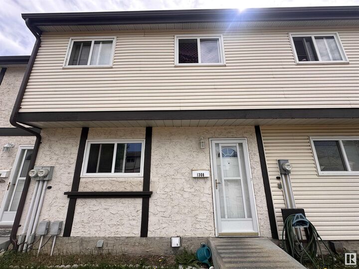 1308 Lakewood NW  Edmonton AB T6K 3P2 photo
