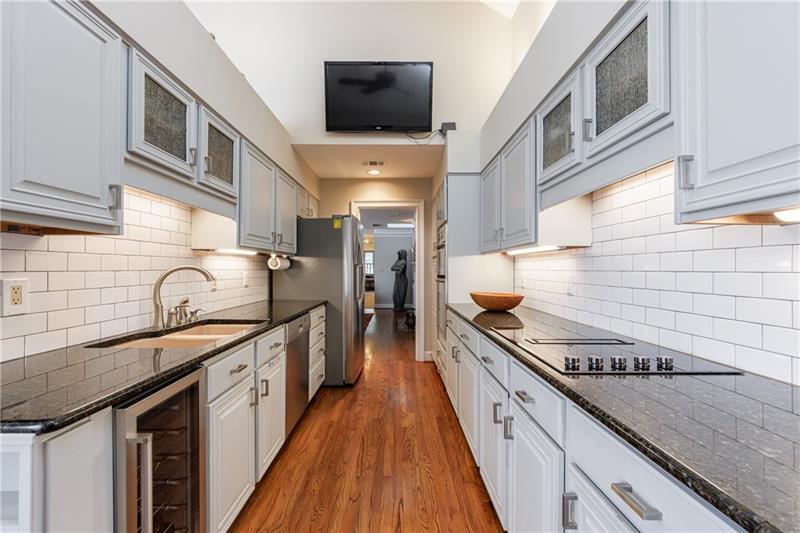 Property Photo:  6 Lullwater Estate NE  GA 30307 