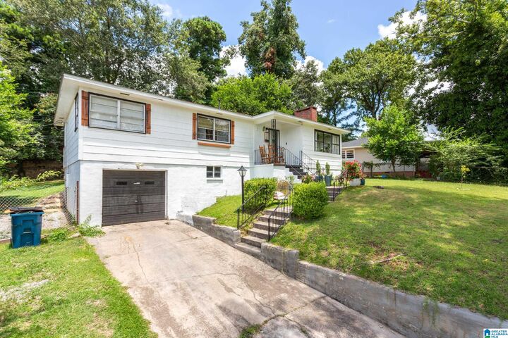 Property Photo:  1130 Altamont Road  AL 36207 
