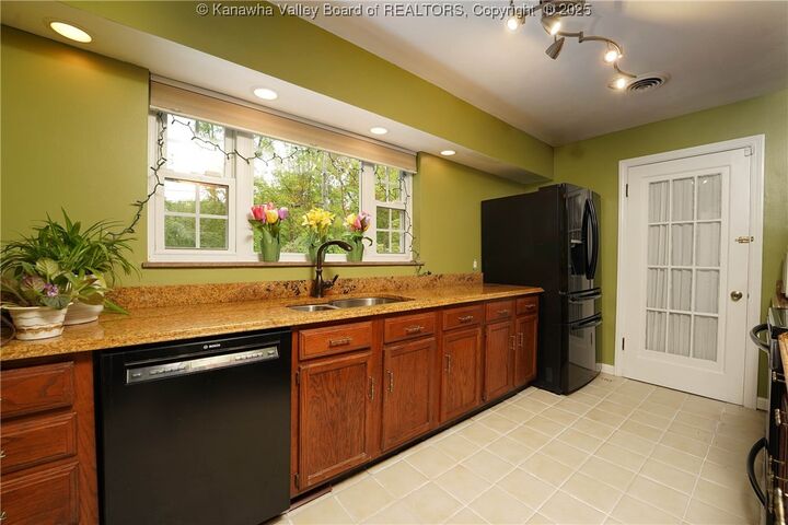 Property Photo: 1518 Dogwood Road WV 25314
