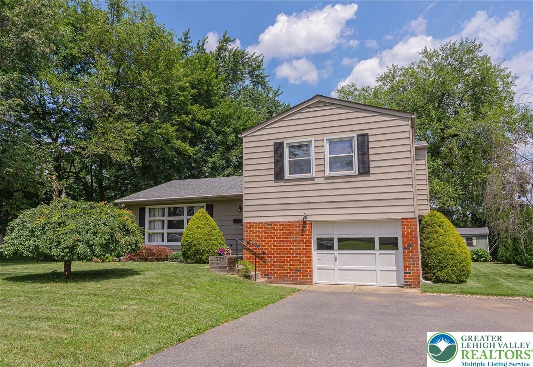 Property Photo: 2064 Hopewell Road PA 18017