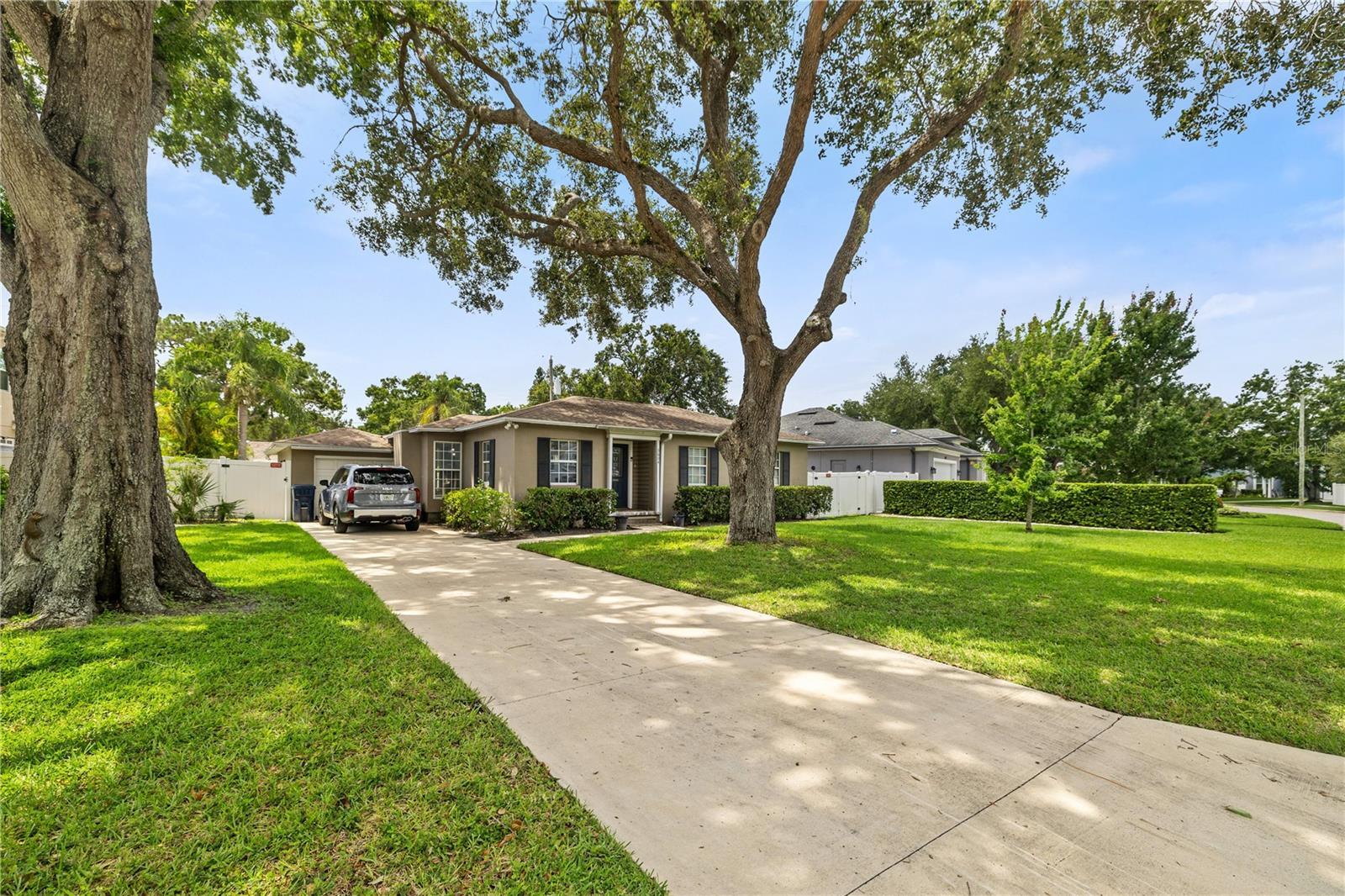 Property Photo:  3604 W Tampa Circle  FL 33629 