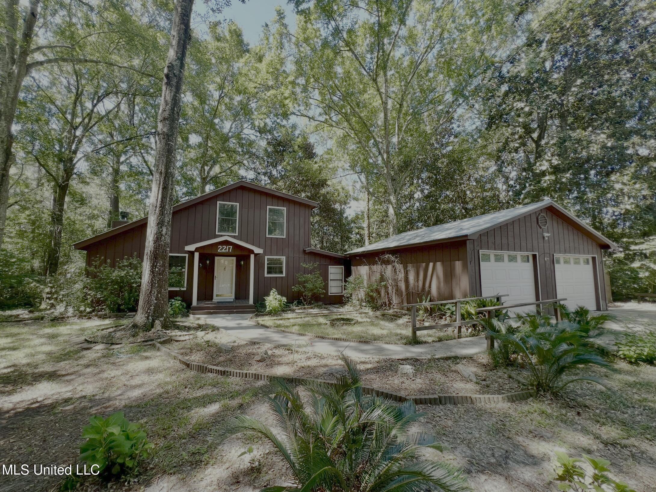 Property Photo: 2217 Bayou View Circle MS 39553