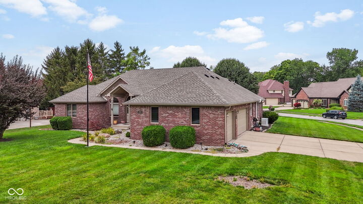 Property Photo: 2164 Ridgemere Way IN 46143