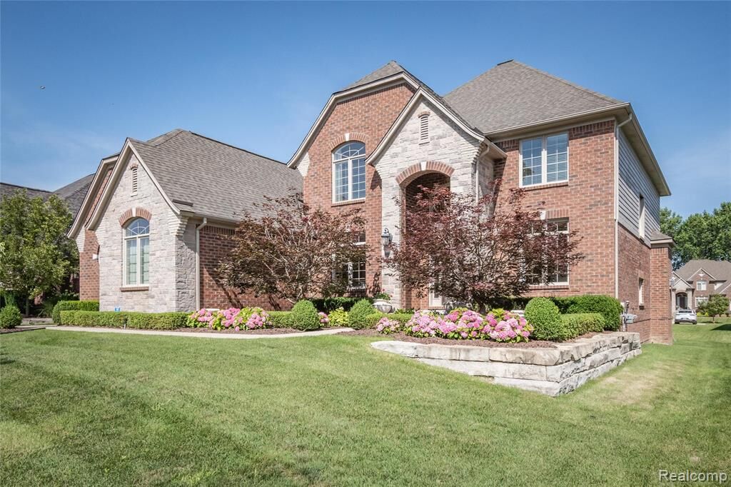 Property Photo: 55712 Glenbrooke Drive MI 48316 6316