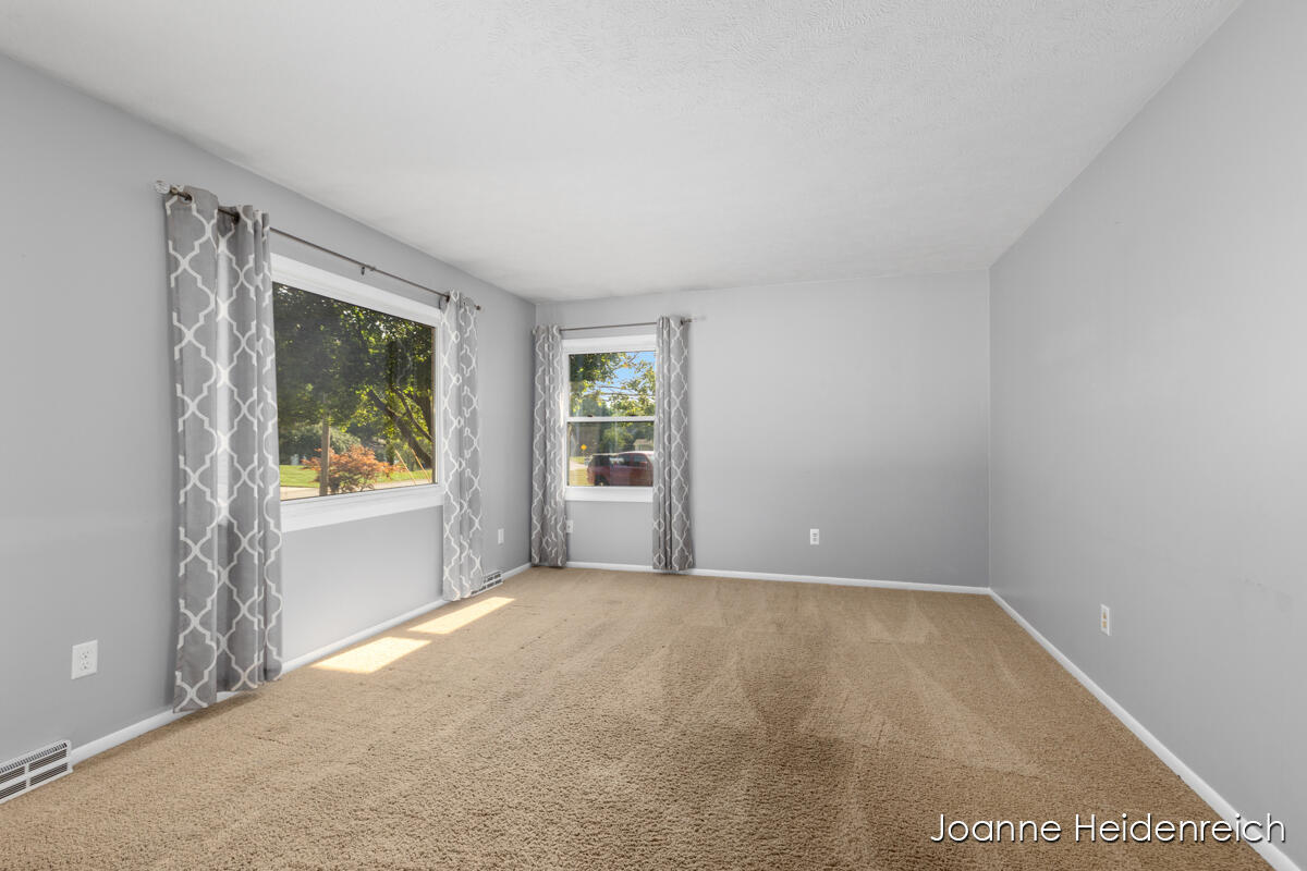 Property Photo:  2664 Pinesboro Drive NE  MI 49525 