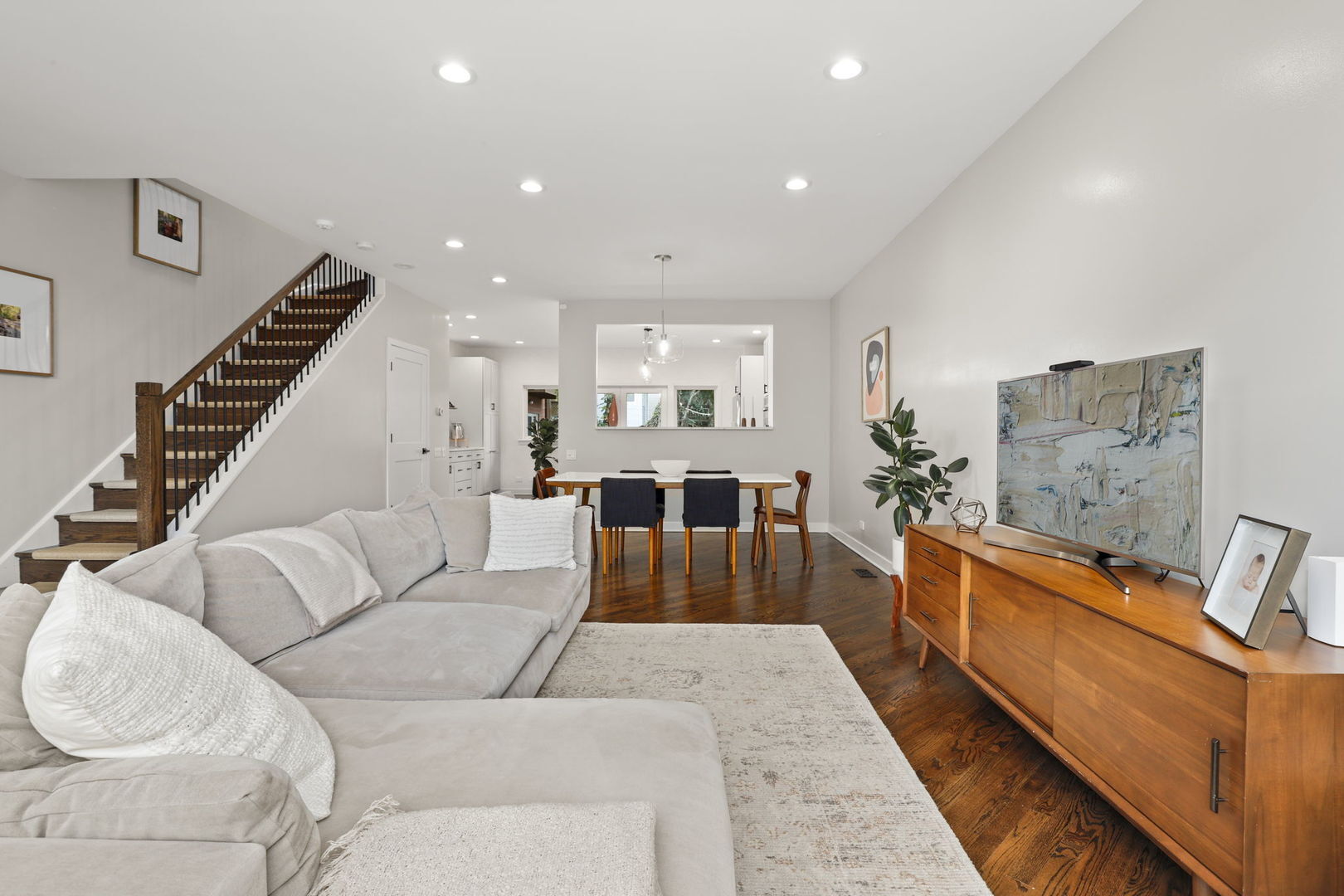 Property Photo: 1352 W Wrightwood Avenue IL 60614