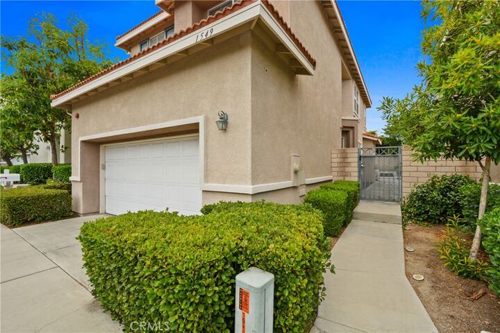Property Photo:  1549 E Cameron Way  CA 92870 