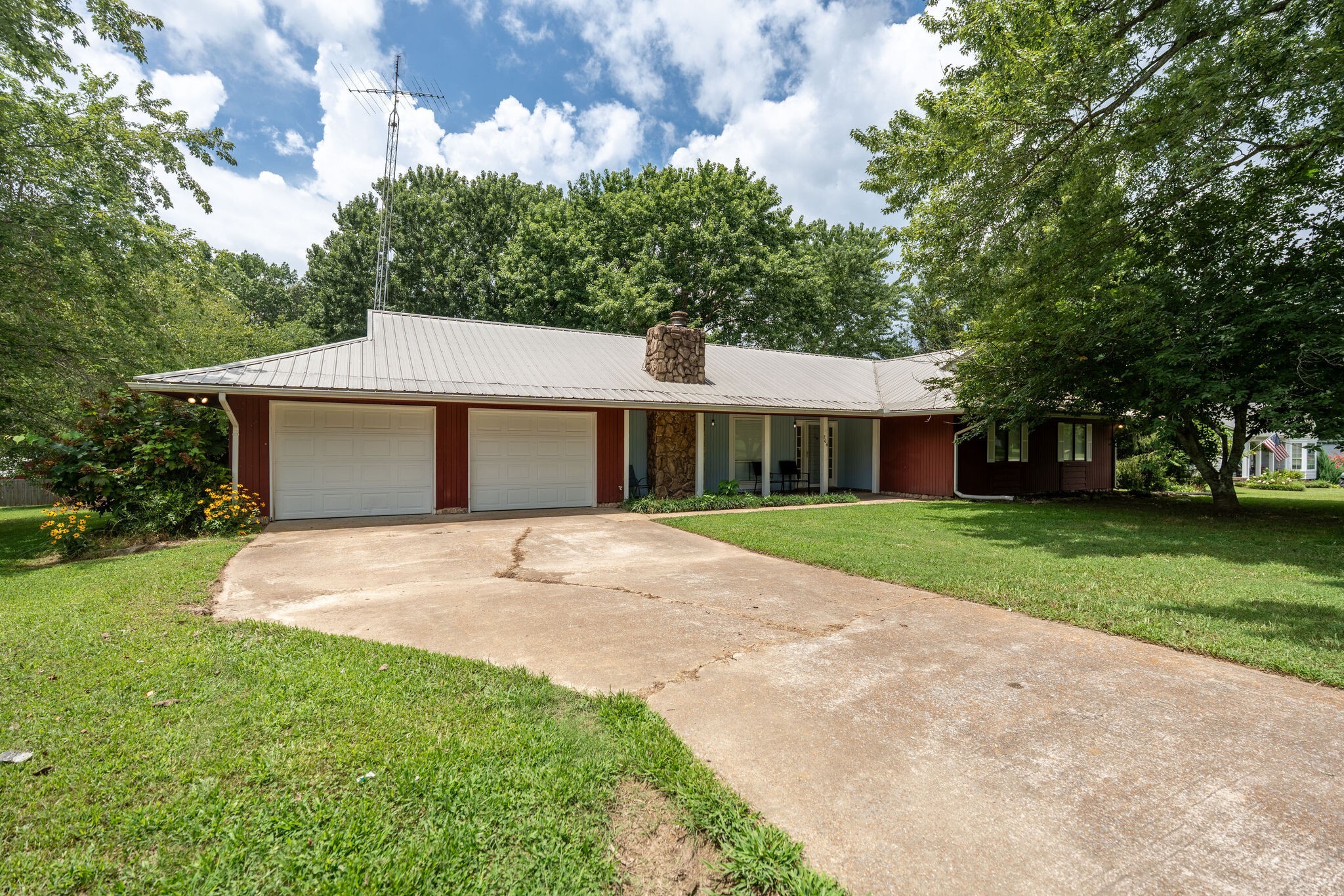 Property Photo: 204 State Ave TN 38464