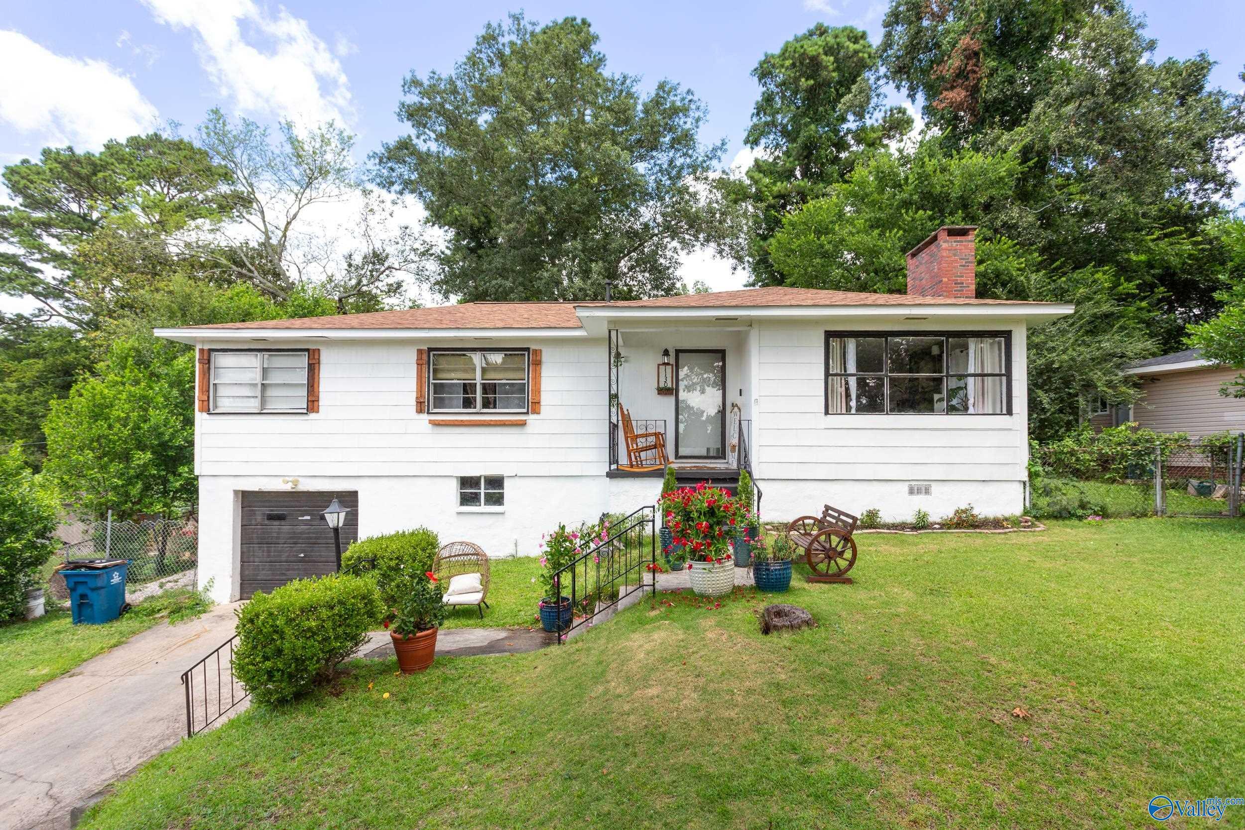 Property Photo: 1130 Altamont Road AL 36207