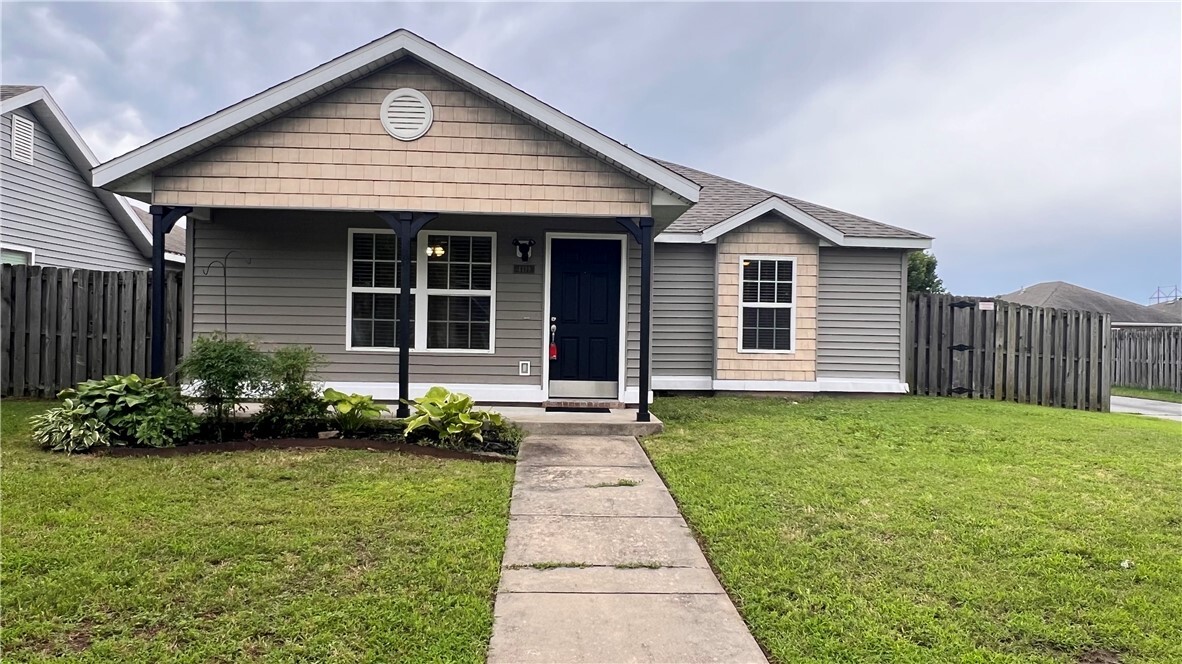 Property Photo: 4419 Pecan Street AR 72704