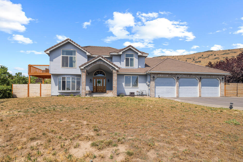Property Photo: 5749 Basin View Drive OR 97603