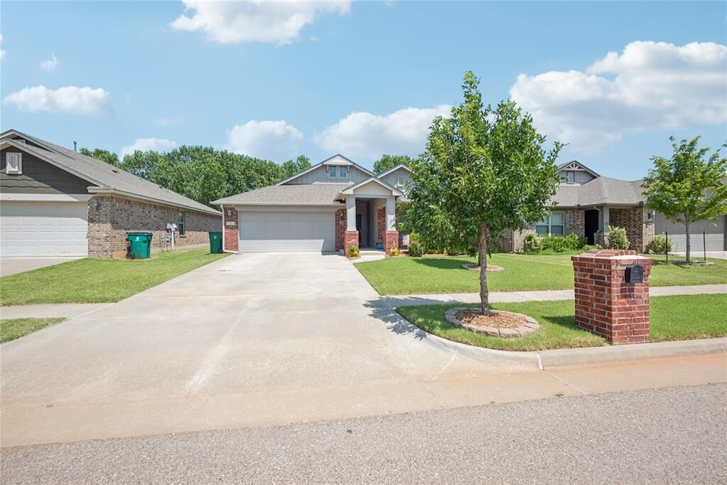 Property Photo: 3504 Piney River Drive OK 73099