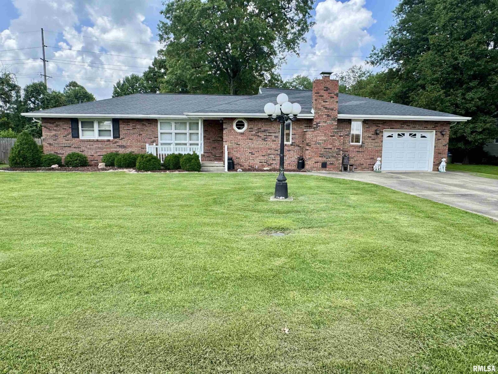 Property Photo:  11 W Oak Park Street  IL 62801 