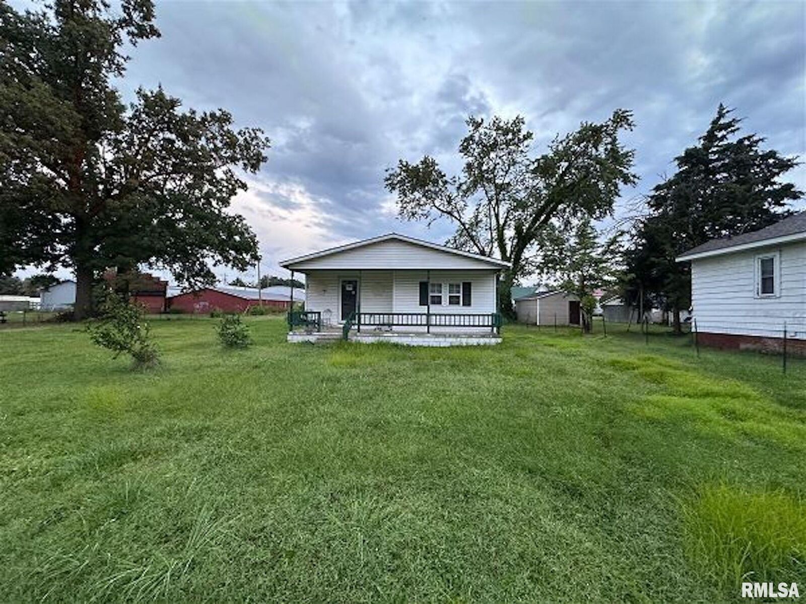 Property Photo:  321 Raymond Street  IL 62946 