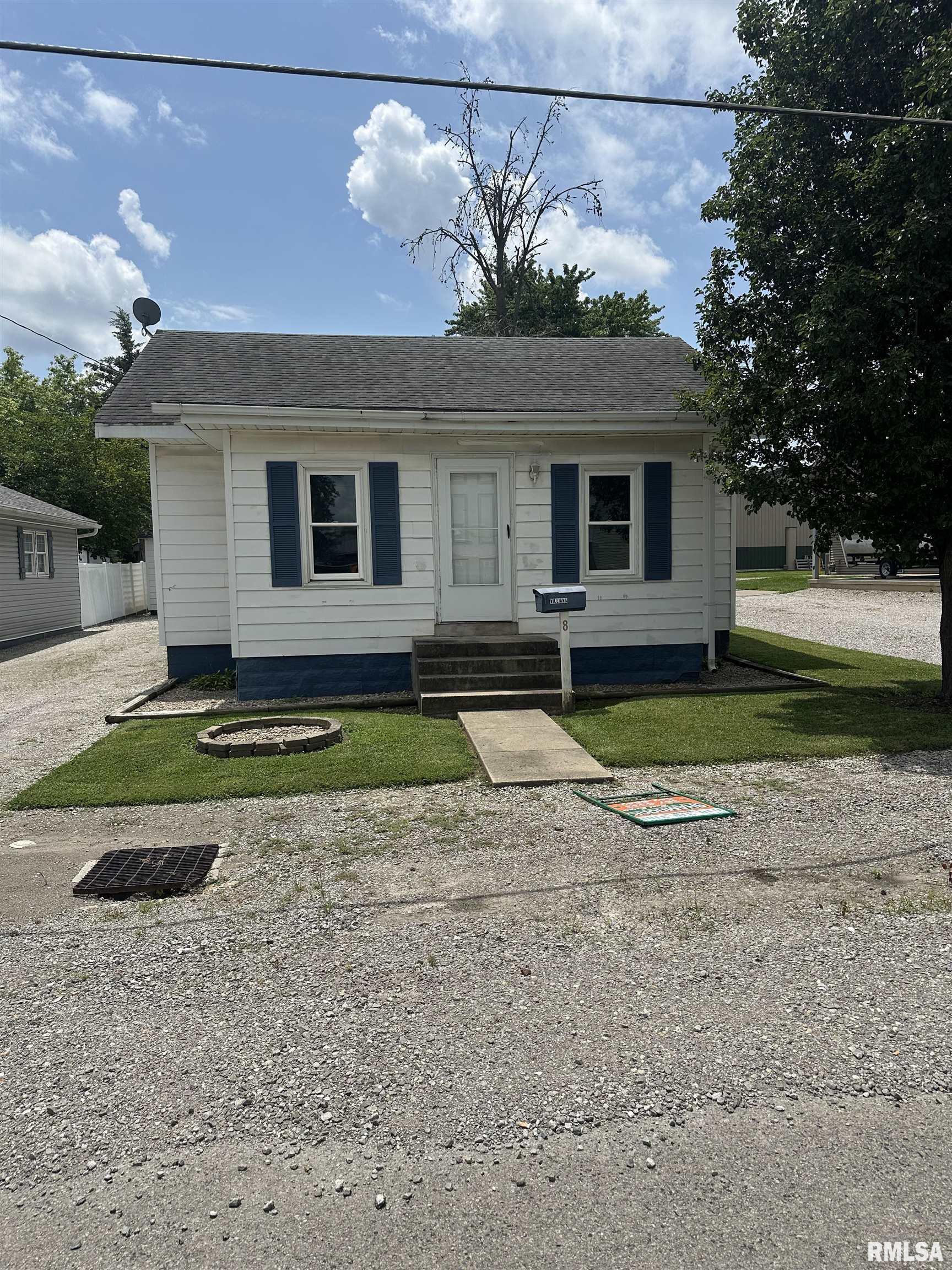 8 E Hawkins Street  Pinckneyville IL 62274 photo