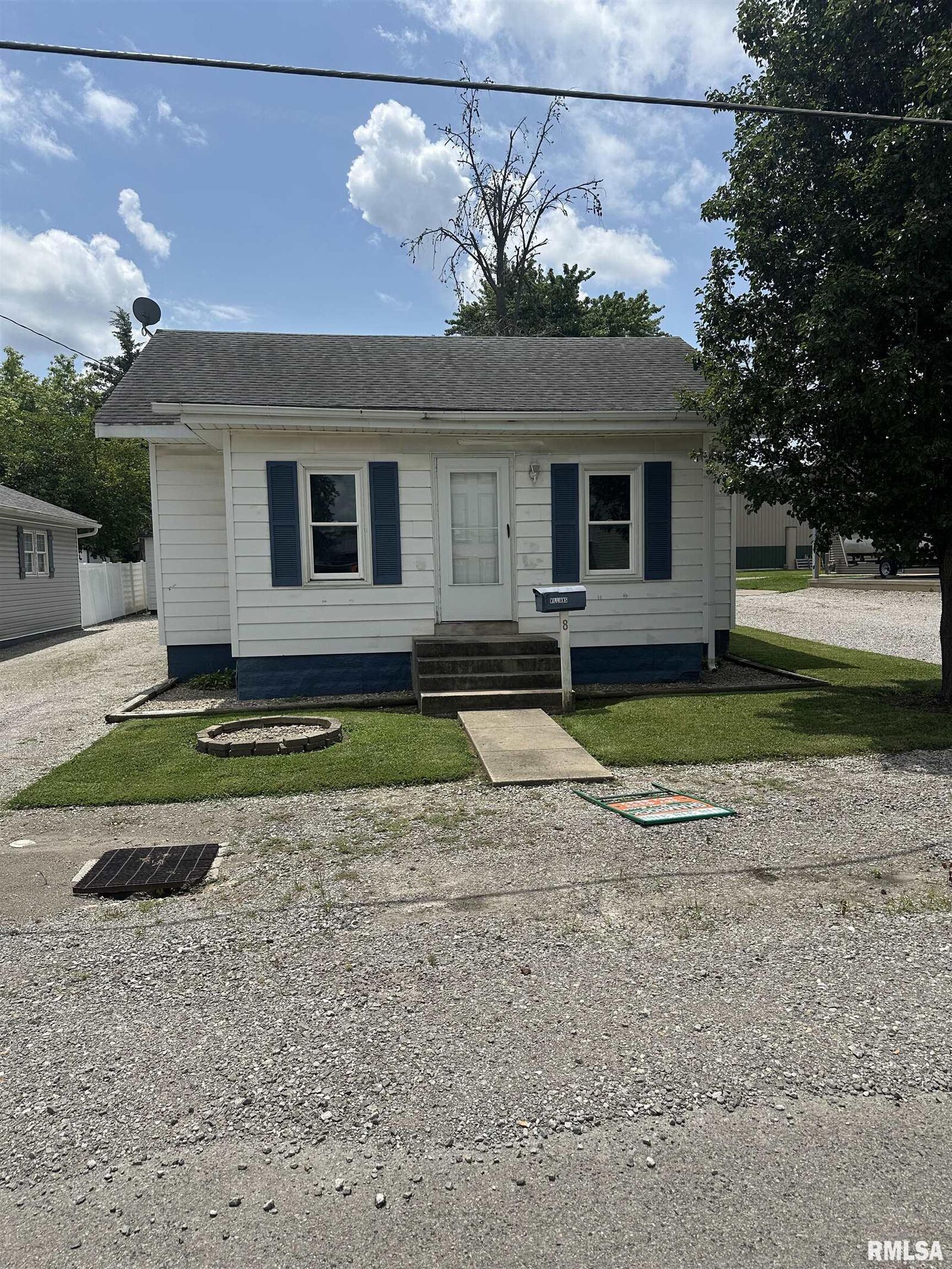 Property Photo:  8 E Hawkins Street  IL 62274 