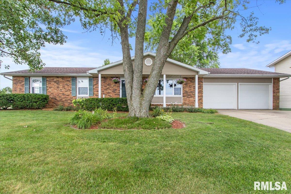 Property Photo: 1010 E Michigan Avenue IL 61548
