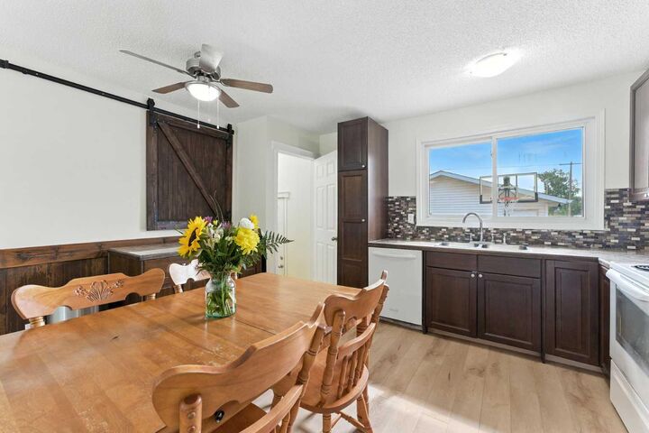 Property Photo:  228 Penswood Way SE  AB T2A 4T3 
