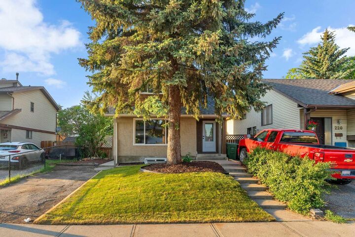 Property Photo:  224 Abinger Crescent NE  AB T2A 6L3 